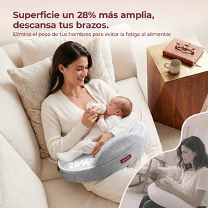 Bebé recostado sobre un cojín de lactancia Momcozy gris con corte transversal que muestra la espuma viscoelástica 45D, junto a los sellos ACA y CertiPUR-US