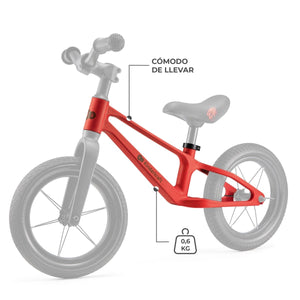 detalle de estrucutura resistente y liviano de bicicleta roja Eter de kinderkraft