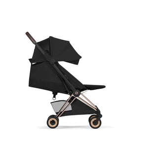 Coche de paseo Cybex Coya Style Collection Sepia Black con respaldo reclinado en posición horizontal