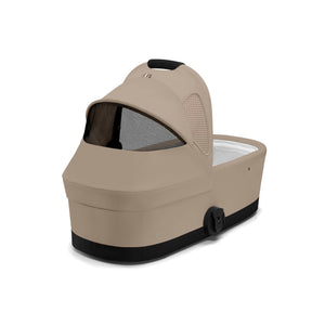 Moisés Cybex Cot S color Almond Beige — vista en ángulo con capota extendida y ventana de malla visible