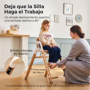 Niña sentada con la espalda recta en la silla evolutiva DinerPal Momcozy mientras su mamá ajusta el apoyapiés, con indicaciones de 2 profundidades de asiento y 7 posiciones de altura