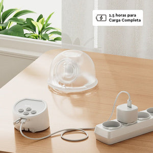 Extractor de leche materna Manos Libre S12 Pro - en uso junto a mamadera
