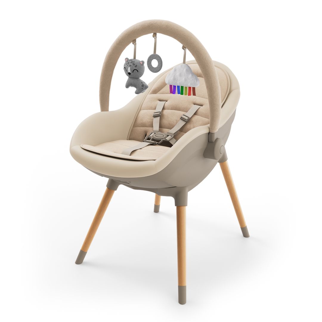 Niño comiendo en silla de comer alta Kinderkraft FINI UP Beige en comedor familiar
