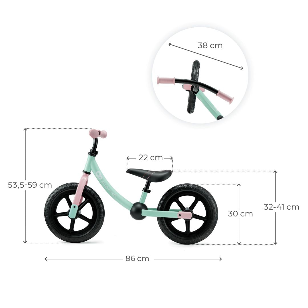 Niño montando bicicleta de equilibrio Kinderkraft 2WAY NEXT Mint en parque