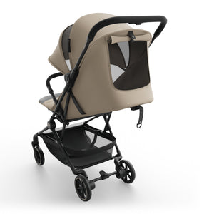 Coche de paseo de cabina Nebo Kinderkraft color beige, vista trasera con la ventana de ventilación abierta