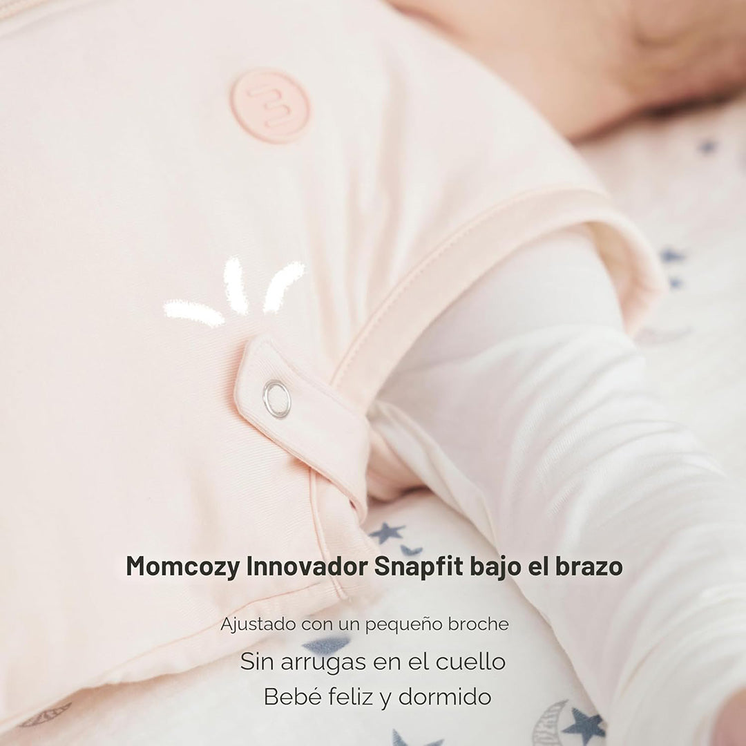 Saco de dormir para bebé Momcozy 1.5 TOG color rosado,detalle de ajuste con broche