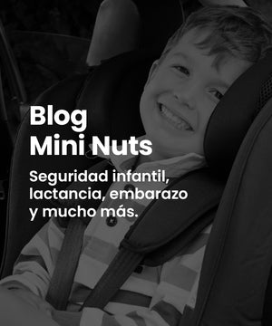 niño en silla de auto sonriendo blog mininuts sobre seguridad vial infantil, lactancia, embarazo y más