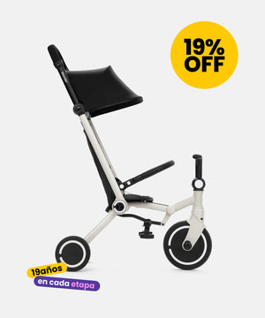 coche triciclo vista lateral de wonder color negro chasis blanco de smartrike con 19% de descuento 19 año en cada etapa