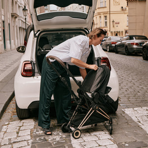 Coche de paseo Coya Style Collection CYBEX Platinum ultracompacto con moisés plegado - Vista frontal