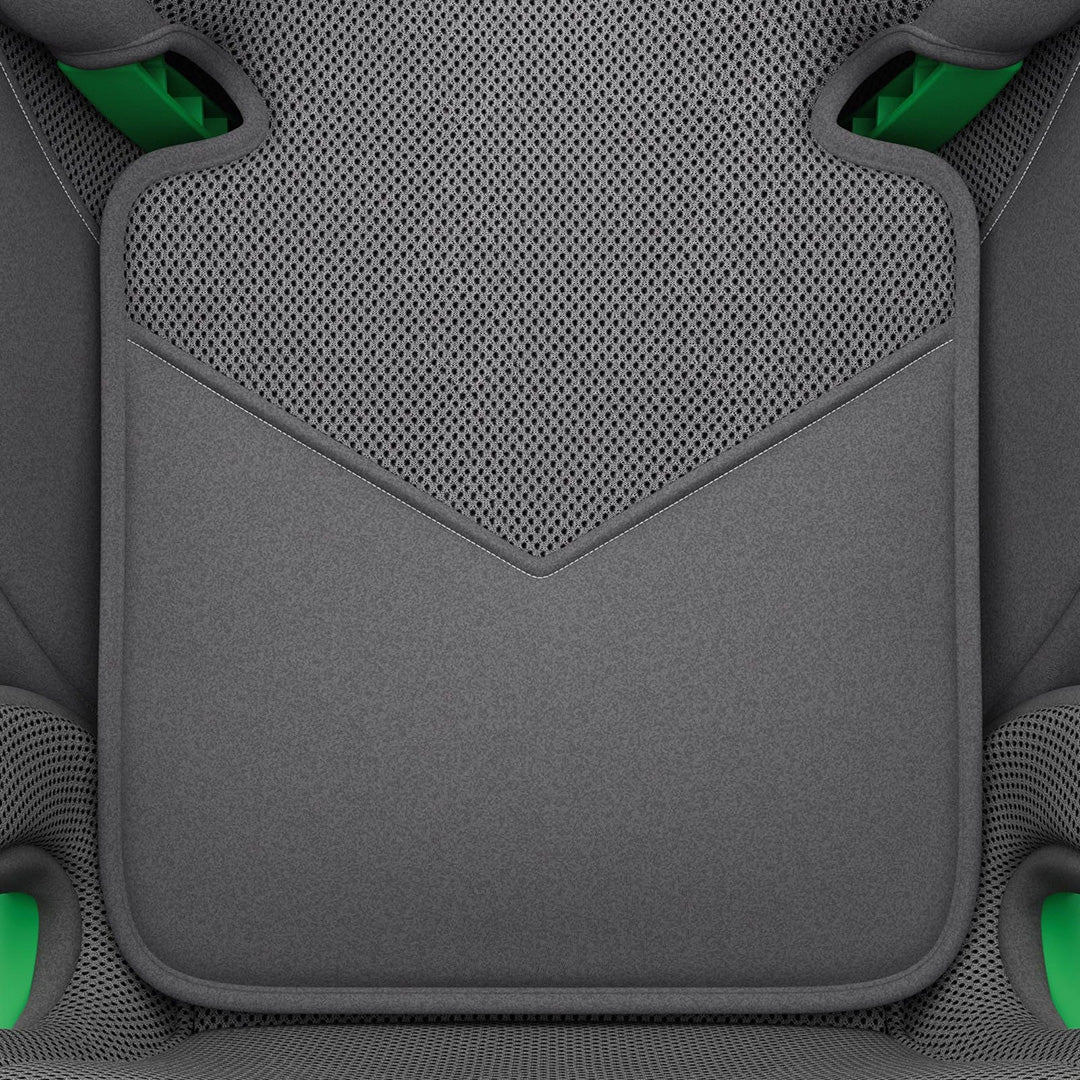 Silla de auto Butaca Junior Fix 2 Plus i-Size Kinderkraft color gris, primer plano de la tela transpirable del respaldo con guías de cinturón en verde