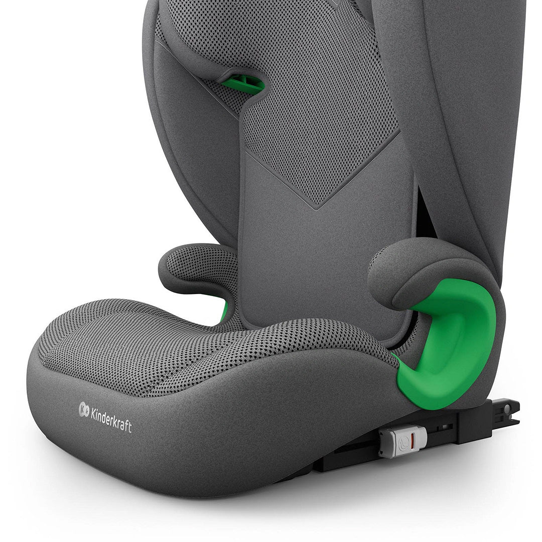 Silla de auto Butaca Junior Fix 2 Plus i-Size Kinderkraft color gris, detalle del conector isofix verde y logo Kinderkraft en el lateral del asiento