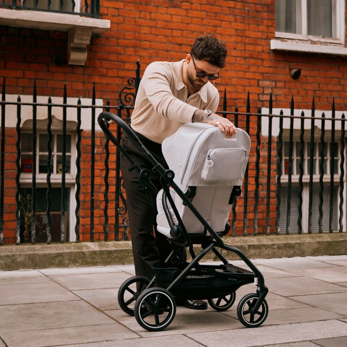 Arma tu Travel System: Eezy S Twist Plus 2 360º 2025 - Cybex Gold - Mini Nuts - Expertos en sillas de auto y coches de paseo