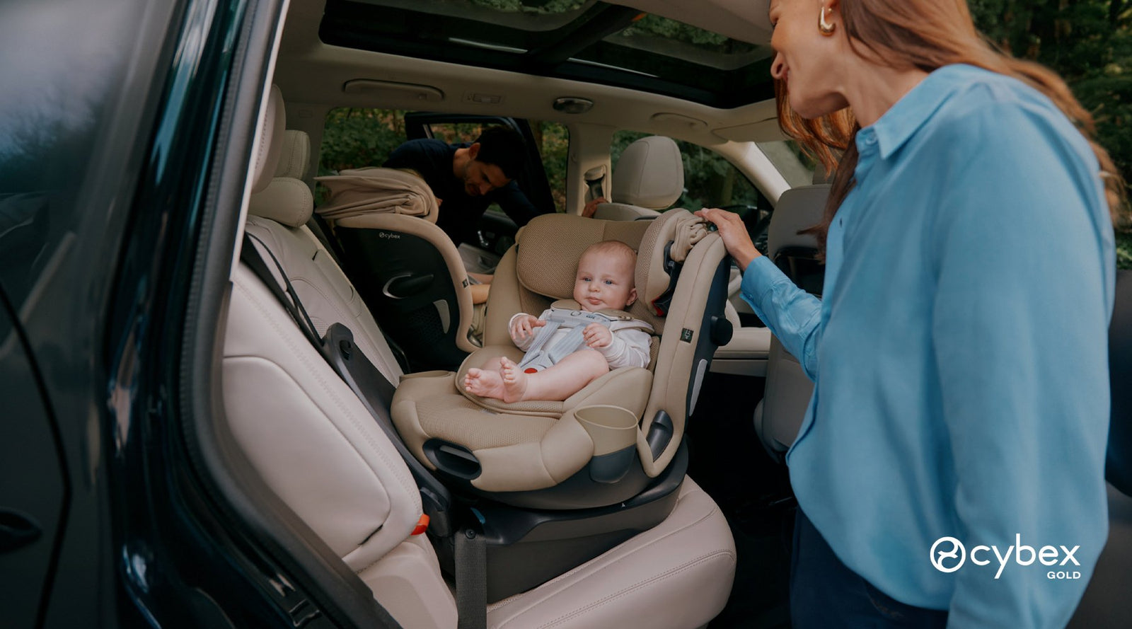 bebé sentado en silla de auto convertible todo en una callisto g 360 cybex