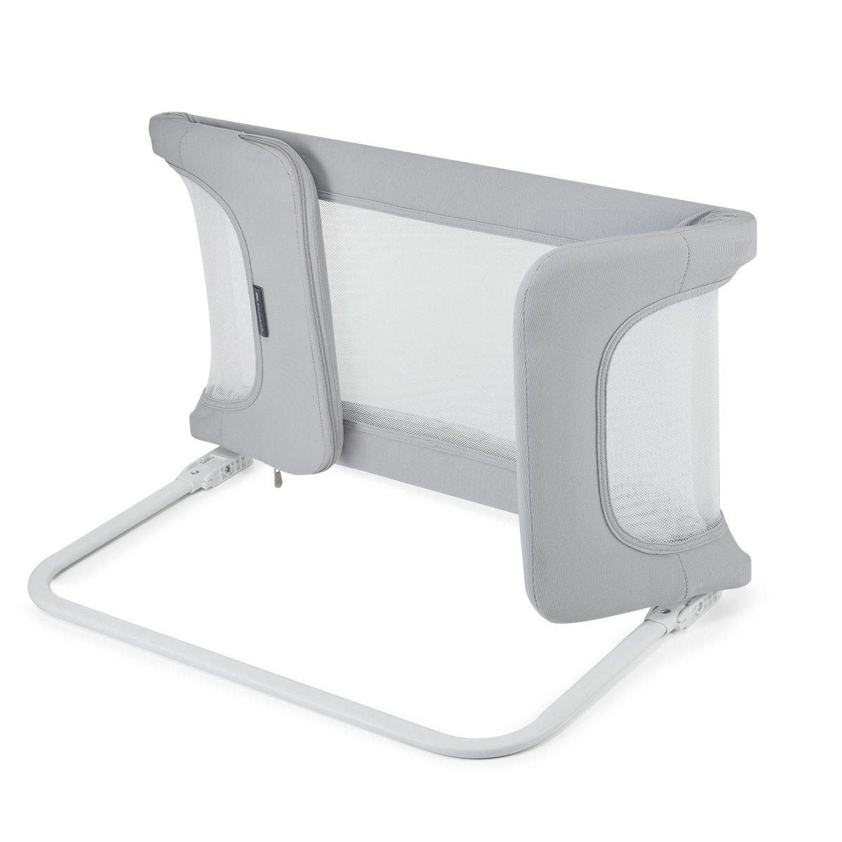 Vista trasera barrera de cama Kinderkraft GUARD & DREAM gris con estructura metálica en U para anclaje bajo colchón, malla transpirable en laterales y frente - Mini Nuts - Expertos en sillas de auto y coches de paseo