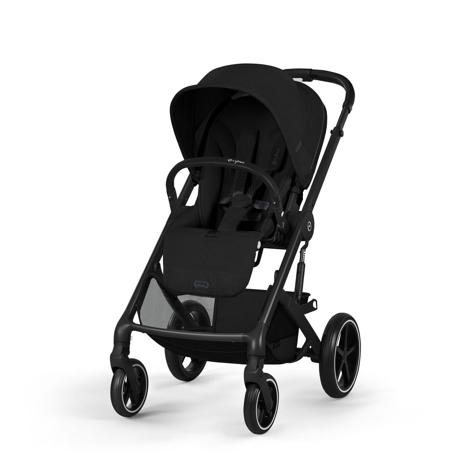 Coche de paseo Balios S Lux 2026 de Cybex color Moon Black, vista frontal en ángulo