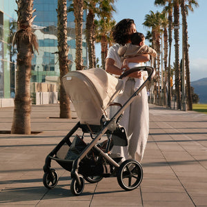 Coche de Paseo Balios S Lux One Pull Harness - Cybex Gold - Mini Nuts - Expertos en sillas de auto y coches de paseo