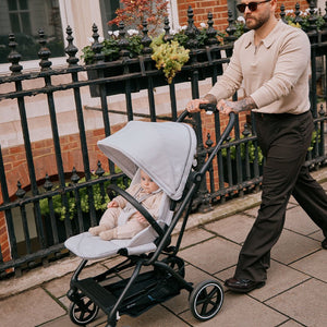 Coche de paseo Eezy S Twist Plus 2 360º One Pull Harness - Cybex Gold - Mini Nuts - Expertos en sillas de auto y coches de paseo