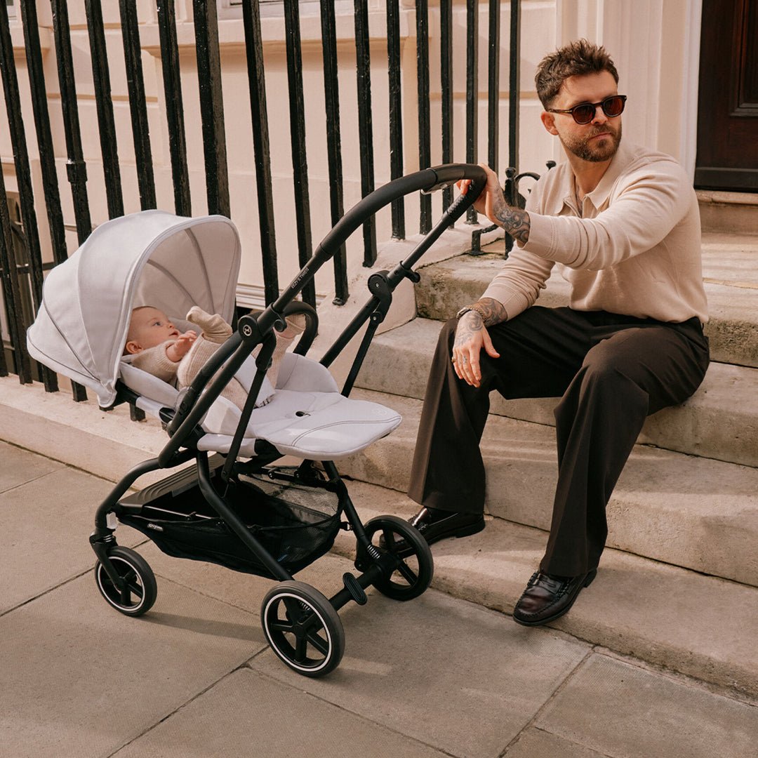 Coche de paseo Eezy S Twist Plus 2 360º One Pull Harness - Cybex Gold - Mini Nuts - Expertos en sillas de auto y coches de paseo