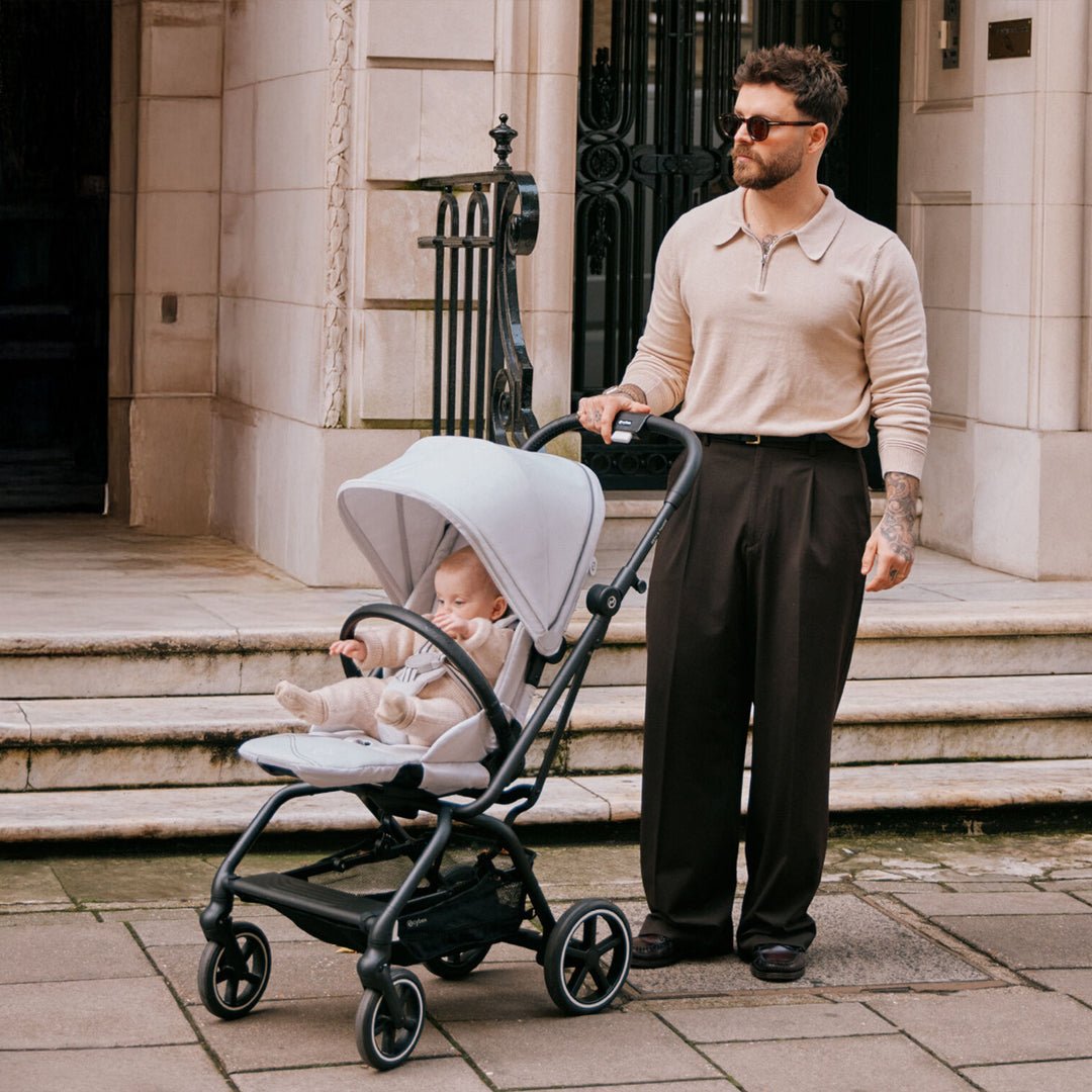 Coche de paseo Eezy S Twist Plus 2 360º One Pull Harness - Cybex Gold - Mini Nuts - Expertos en sillas de auto y coches de paseo