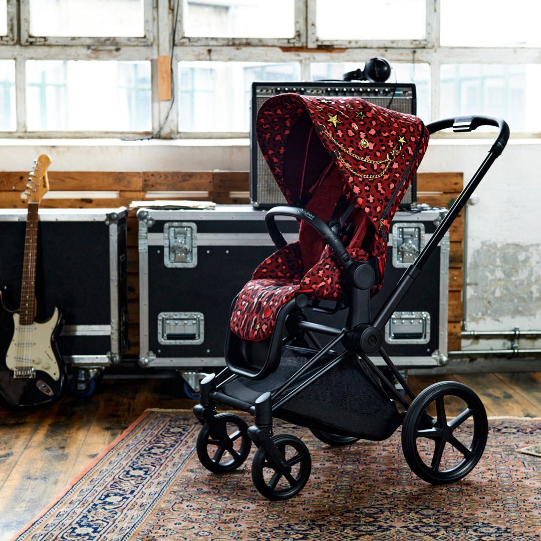 Coche de paseo Priam Rockstar Red Dark 4.0 - Cybex Platinum - Mini Nuts - Expertos en sillas de auto y coches de paseo para bebés
