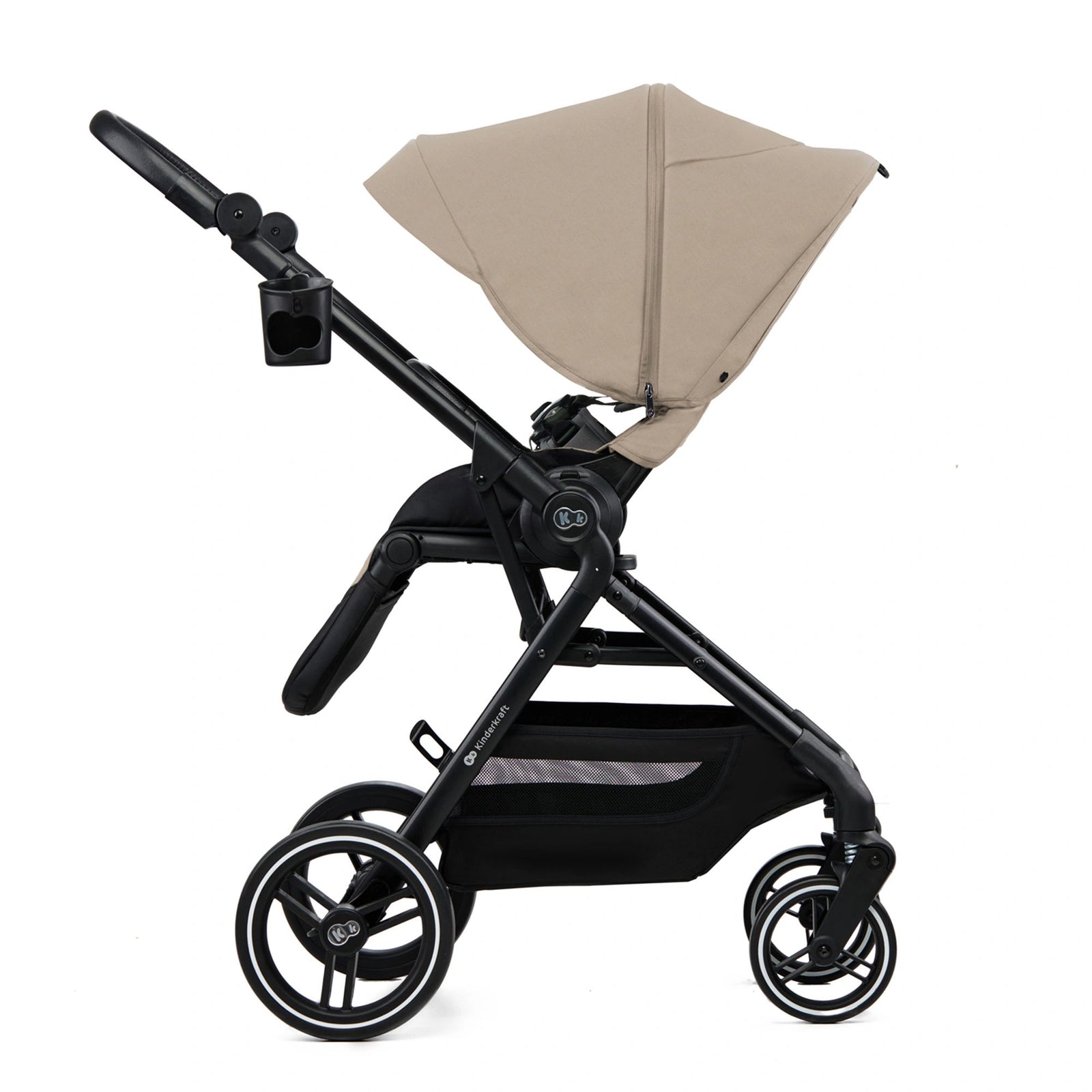 Coche cuna Yoxi 2 en 1 Kinderkraft color beige, collage con el coche armado y los accesorios incluidos: bolso para el manillar, red para la canasta, adaptadores para travel system y cubrepiés