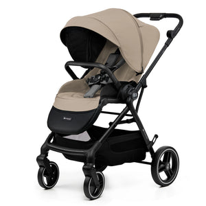 Coche cuna Yoxi 2 en 1 Kinderkraft color beige, vista en ángulo frontal en modo silla de paseo con el arnés de seguridad
