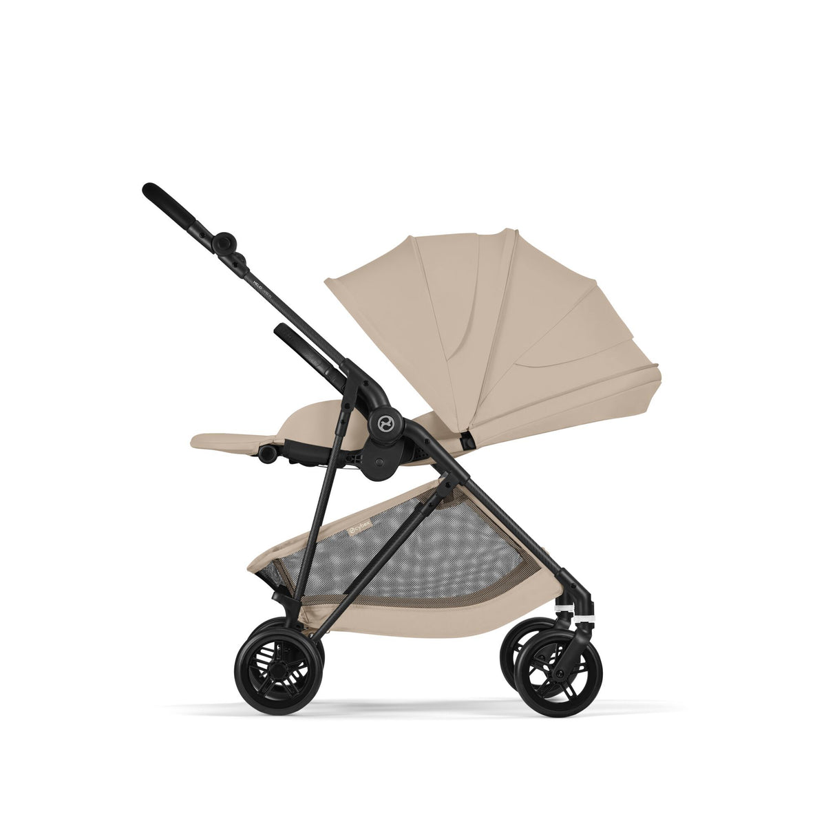 Coche de paseo Melio Carbón color Almond Beige - vista lateral con respaldo reclinado y capota extendida