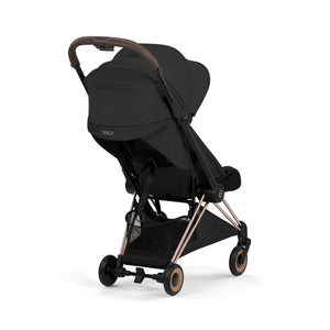 Coche de paseo Cybex Coya Style Collection Sepia Black, vista trasera en tres cuartos