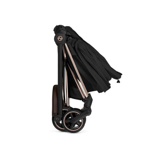 Moisés plegable Cybex Fold Lux plegado sobre el chasis del coche Mios, color Sepia Black