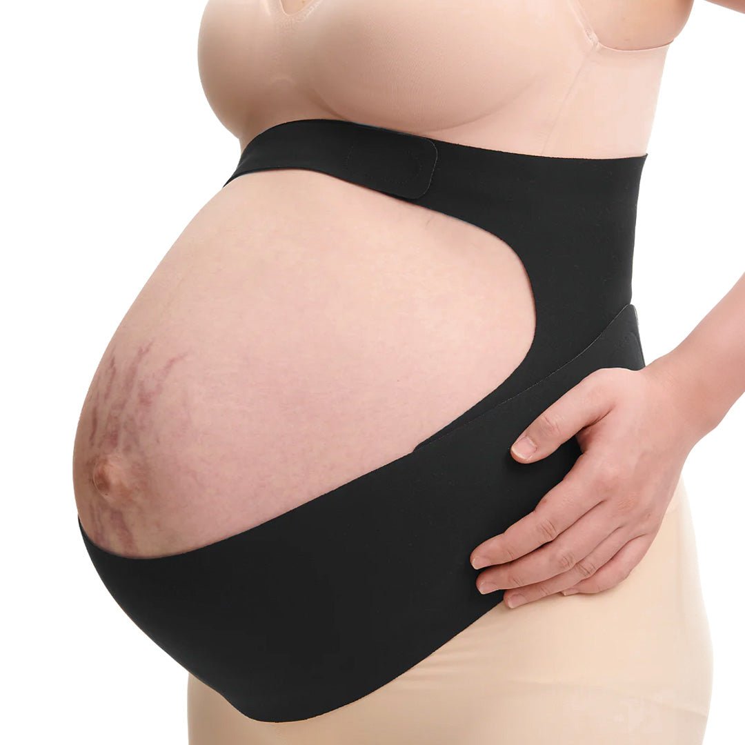 Detalle de Cinturón de maternidad color negro de Momcozy en mujer embarazada