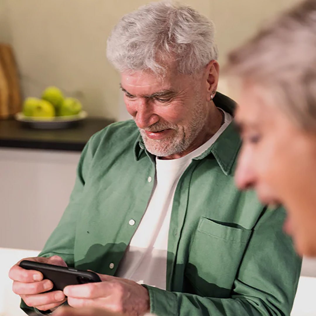 Monitor de bebé Wi - Fi con pantalla HD de 5" - MOMCOZY - Mini Nuts - Expertos en sillas de auto y coches de paseo