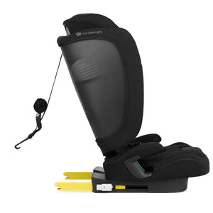 Silla de auto Combinada Fix2Go i-Size Kinderkraft color negro, vista lateral en posición reclinada con los conectores isofix amarillos extendidos