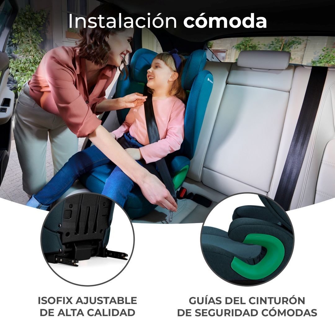 Mamá e hija asegurando cinturón de seguridad en Silla de auto Butaca JUNIOR FIX 2 i - Size color verde KinderKraft