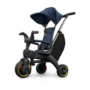 Liki Trike S3 en modo coche con capota, barra de empuje y bolso de almacenamiento