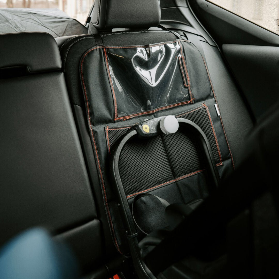 Protector para asiento de automóvil Premium Axkid   - MiniNuts  expertos en coches y sillas de auto para bebé