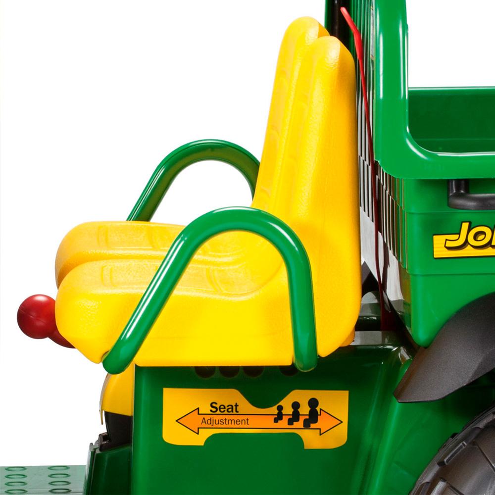 detalle asiento de Vehiculo electrico John Deere Gator HPX de Peg Perego color verde cond etalles amarillos
