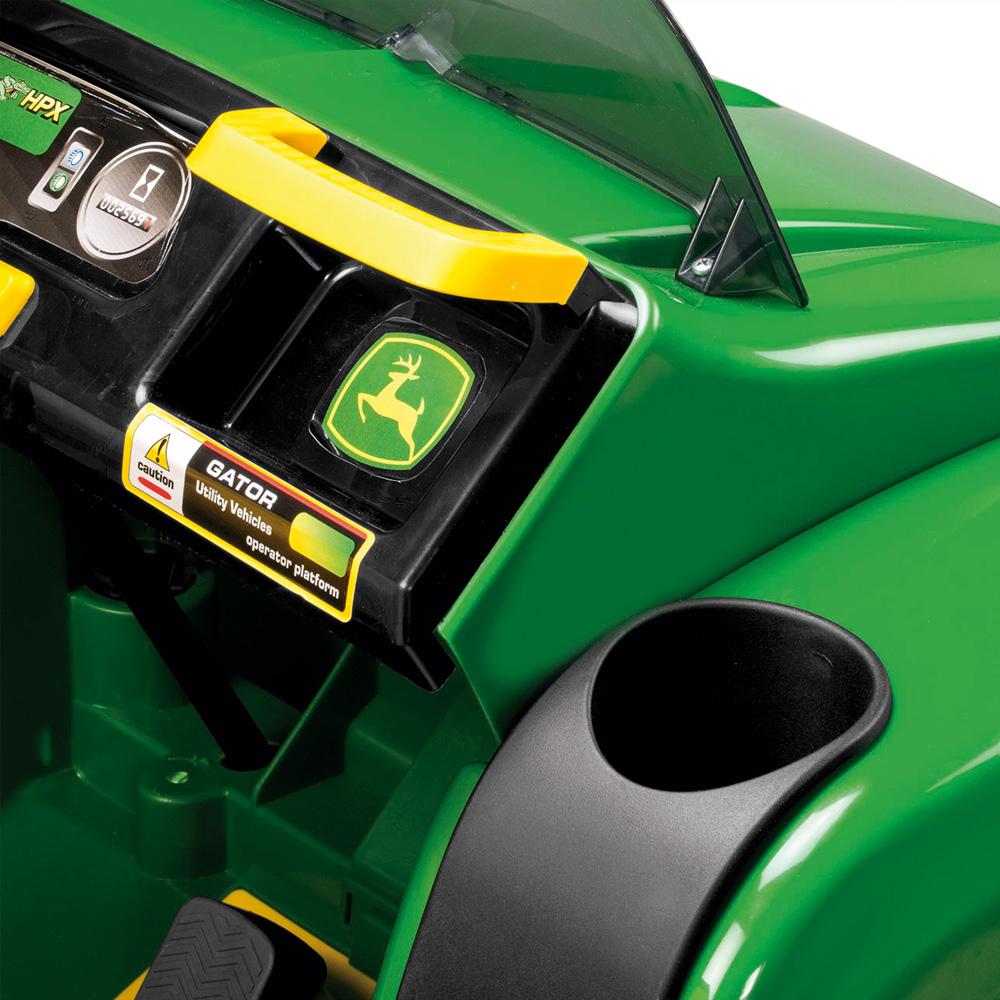 detalle de Vehiculo electrico John Deere Gator HPX de Peg Perego color verde cond etalles amarillos